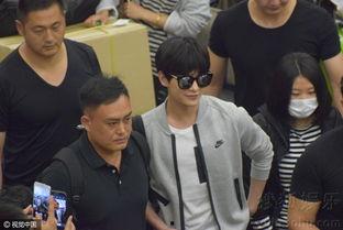 杨洋上海机场最新爆料,揭秘明星私生活瞬间